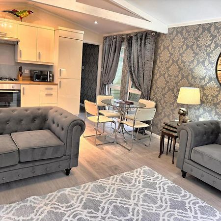 Welsh Villa-Hot Tub-Tenby-Carmarthen-Forestsetting Экстерьер фото